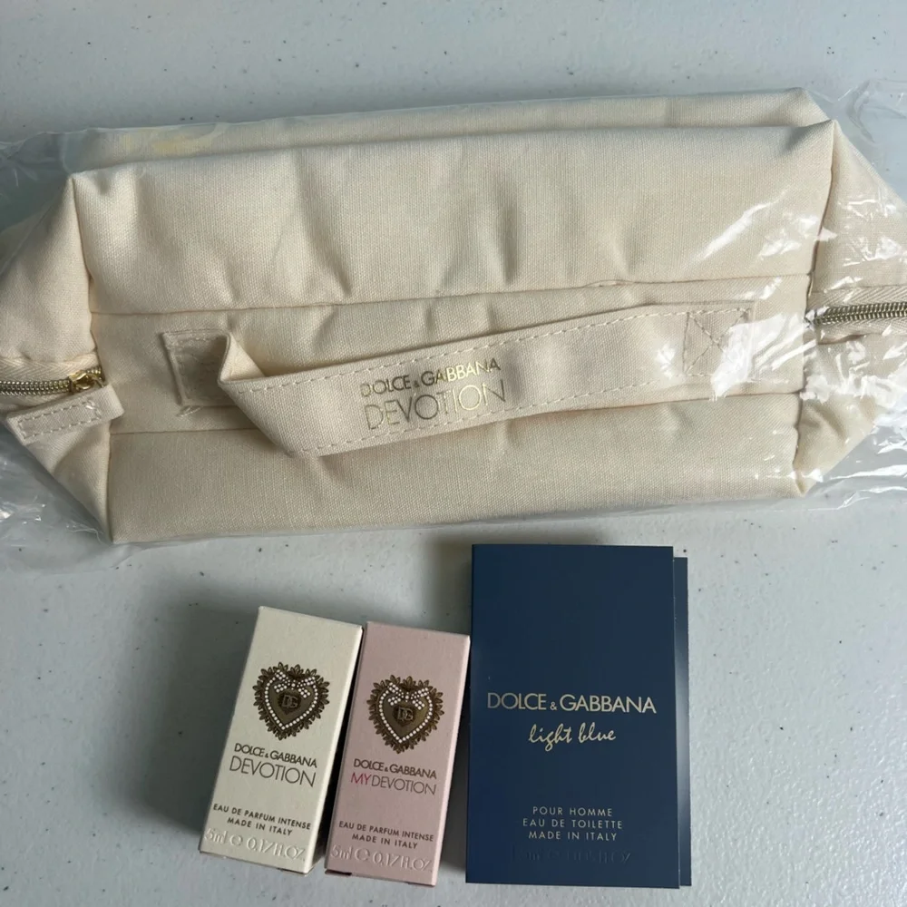 Dolce & Gabbana Cream Devotion Make up Bag  w/Gold Heart Charm on zipper handle